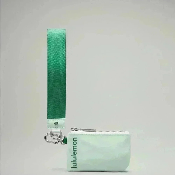 💚 Lululemon Dual Pouch Wristlet in SOLD OUT Emerald Ice/Mint Green preppy chic - Picture 3 of 4